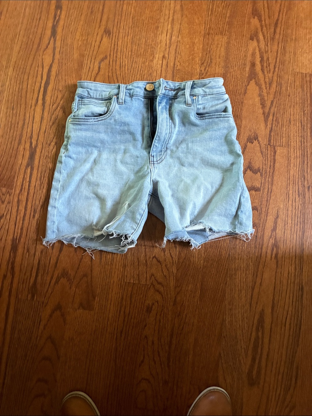 Light Wash Denim Women's Cutoff Shorts Kut from the Cloth